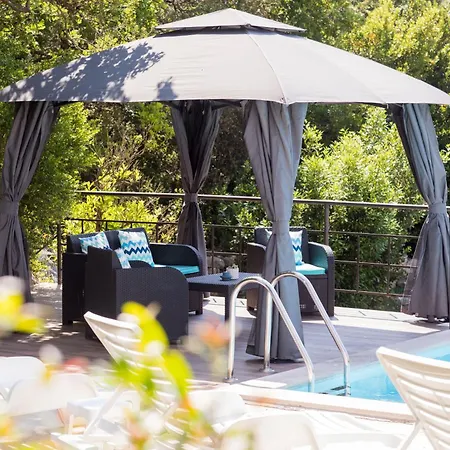 Relaxing Luce Nyaraló *